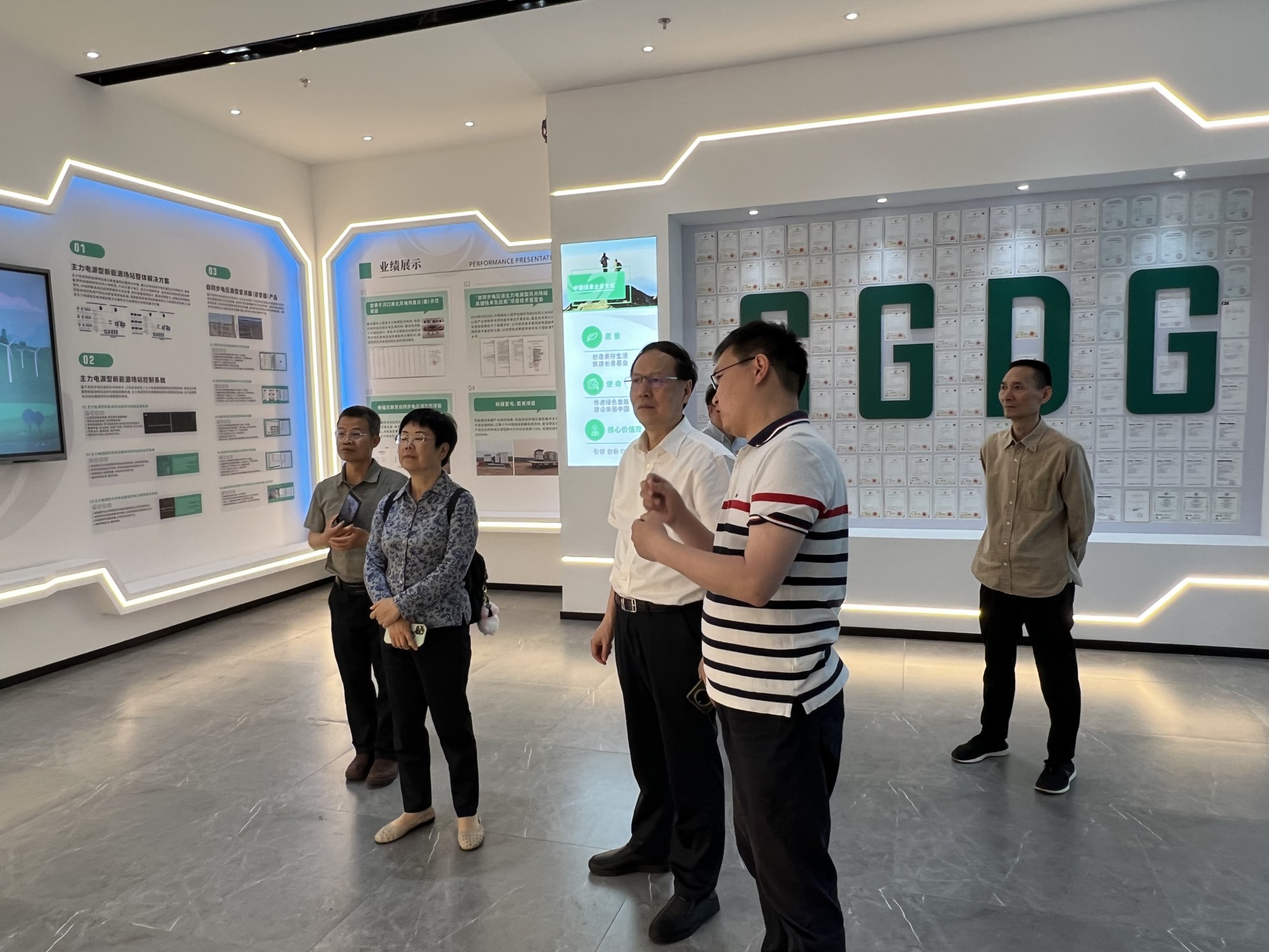 湖北省政府參事赴上海調(diào)研高校科技成果轉(zhuǎn)化與科技中介服務(wù)